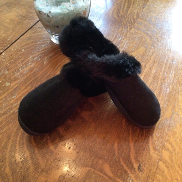 Womens Black Nordstrom Rack Faux Fur Trim Slipper Anti Skid sz small NWT - Picture 9 of 9